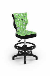 Krzesło do biurka dla chłopca dopasowane do wzrostu 119-142 cm, model Petit z podnóżkiem motyw piłki obrotowe