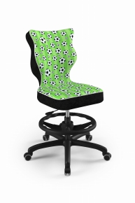 Krzesło do biurka dla chłopca dopasowane do wzrostu 159-188 cm, model Petit z podnóżkiem motyw piłki obrotowe