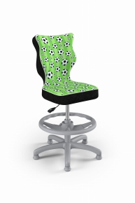 Krzesło do biurka dla chłopca dopasowane do wzrostu 119-142 cm, model Petit z podnóżkiem motyw piłki obrotowe