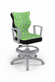 Krzesło do biurka dla chłopca dopasowane do wzrostu 159-188 cm, model Norm z podnóżkiem motyw piłki obrotowe