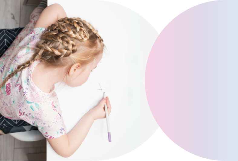 Dlaczego ergonomia ma znaczenie? Jak dobór odpowiedniego krzesła wpływa na zdrowie kręgosłupa dziecka.